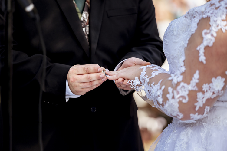 Cada vez más gente joven busca pareja en agencias matrimoniales